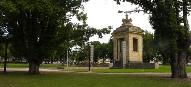 colac-monument